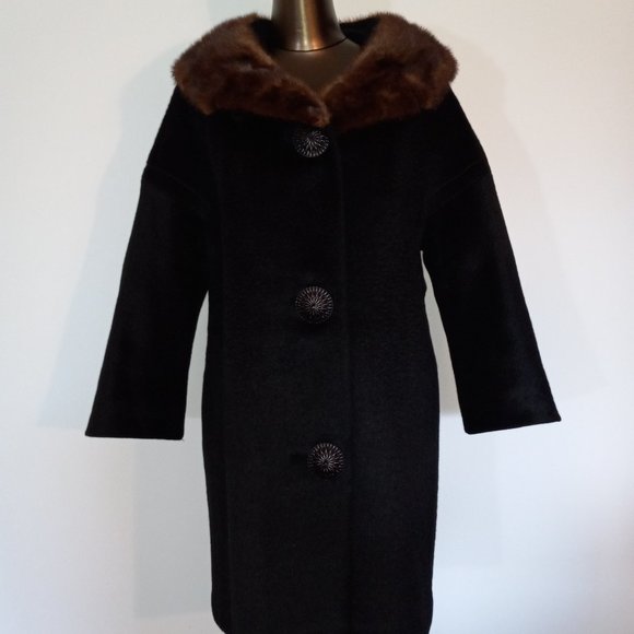 Vintage 1960s black A-line wool coat, three large buttons, faux fur collar - Picture 16 of 16